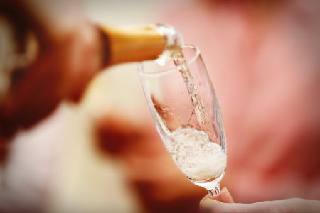 How to properly enjoy your Champagne this summer, as told by experts