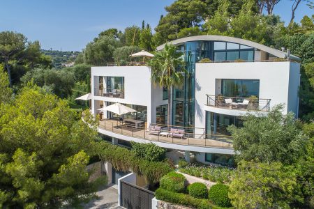 Experience holiday home rental at its most opulent – and private – in Cap Ferrat